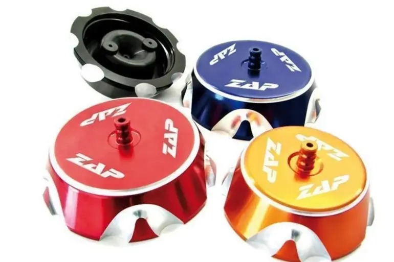Verschiedene farbige CNC-gefräste Aluminium-Tankdeckel mit Spezialdichtung für Motorräder, passend zu Honda CRF und Suzuki RMZ.