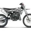 Beta RR 2T 50 Enduro 2025 mit modernem Design, sportlicher Silhouette und Offroad-Ausstattung, Seitenansicht.