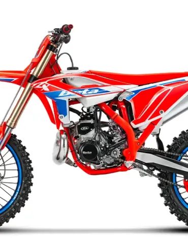 Beta RX 250 2T 2026 in Seitenansicht mit Alu-Heckrahmen sowie sportlicher Ausstattung