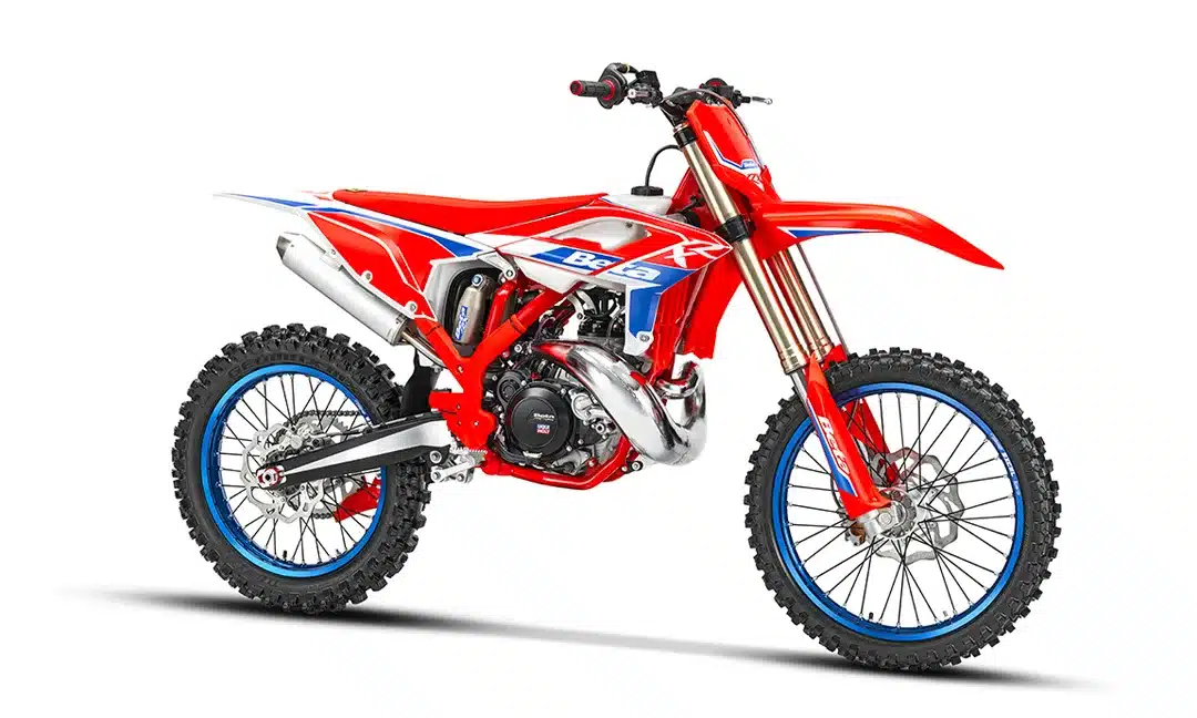 Beta RX 250 2T 2026 Offroad-Motorrad in Seitenansicht auf weißem Hintergrund