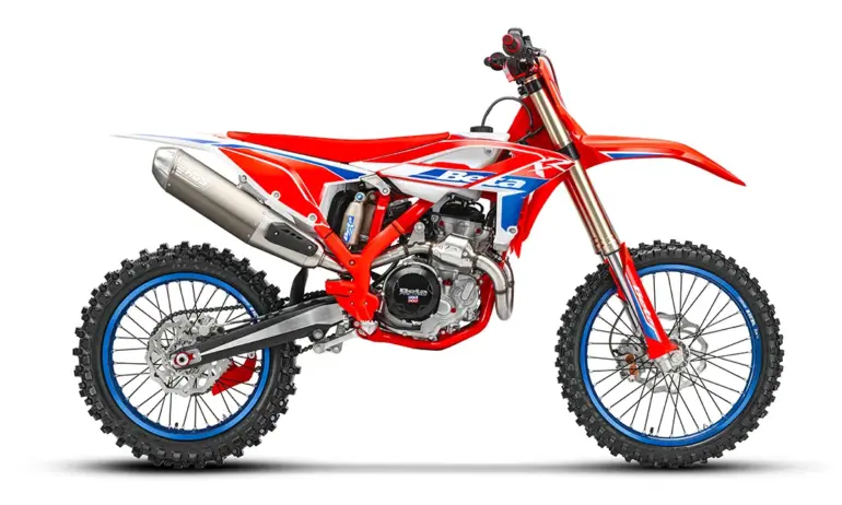 Beta RX 450 4T Motocross-Motorrad, Seitenansicht, rot-blaues Design