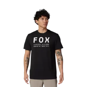 Mann trägt das schwarze Funktions-T-Shirt Non Stop von Fox Racing mit weißem Logo-Print auf der Brust.