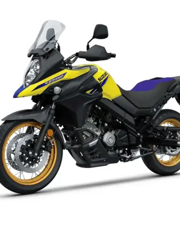 Suzuki V-Strom 650XT Touring Edition Motorrad in Gelb-Schwarz mit goldenen Felgen, seitlich fotografiert.