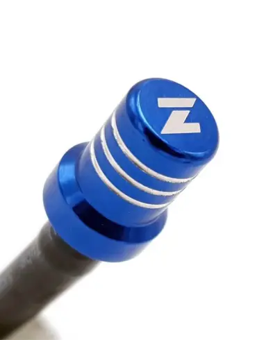 Nahaufnahme eines blauen Tankentlüftungsventils für Motorräder mit ZAP-Logo