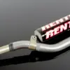 Renthal Twinwall® Motocross-Lenker mit Schaumstoff-Lenkerpad in Nahaufnahme.