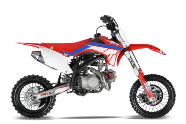 Seitenansicht eines RXF 125 Pitbikes mit rotem, blauem und weißem Dekor auf weißem Hintergrund