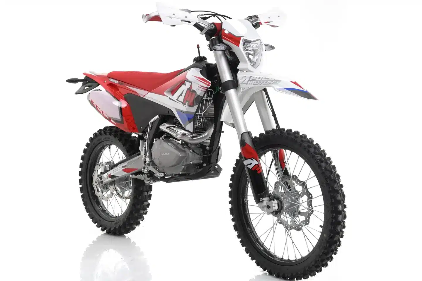 Dirtbike Apollo AM Thunder 300 von schräg vorne, Offroad-Motorrad mit rotem Sitz und sportlicher Verkleidung