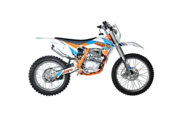 Kayo K2 Enduro Dirt Bike in Seitenansicht auf weißem Hintergrund