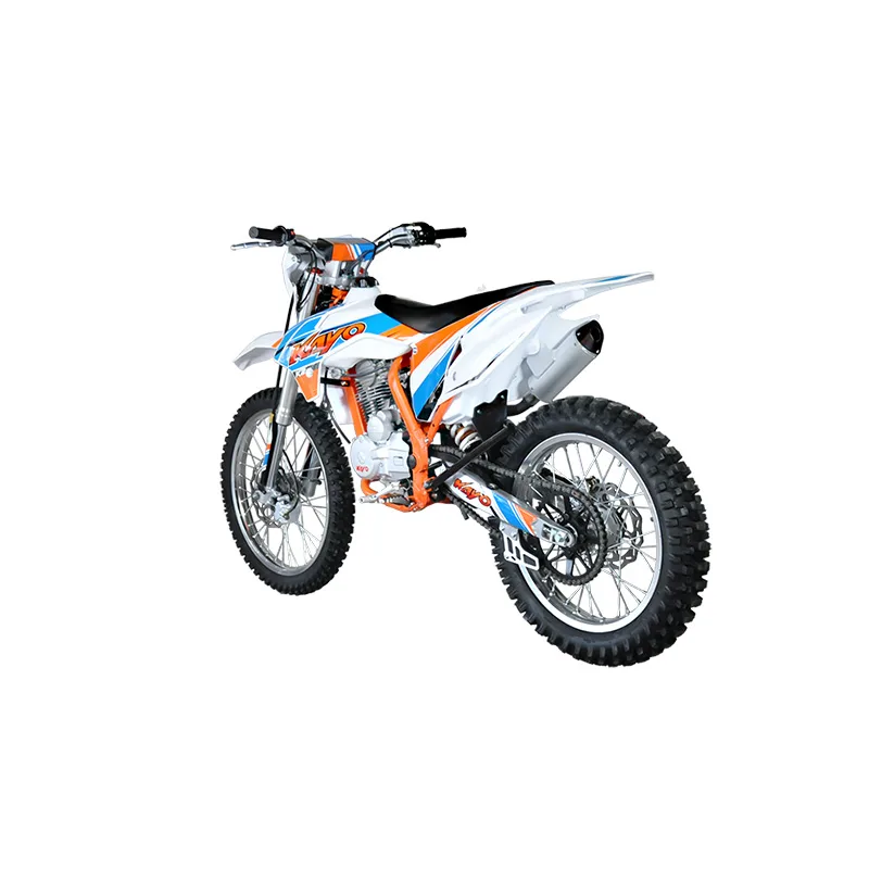Kayo K2 Enduro Gelände-Motorrad, hinten schräg fotografiert, mit orangefarbenem Rahmen und Offroad-Bereifung.