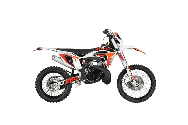Kayo KT250 Offroad-Motorrad, Seitenansicht, weiß-orange-schwarzes Design, für Enduro und Motocross geeignet.
