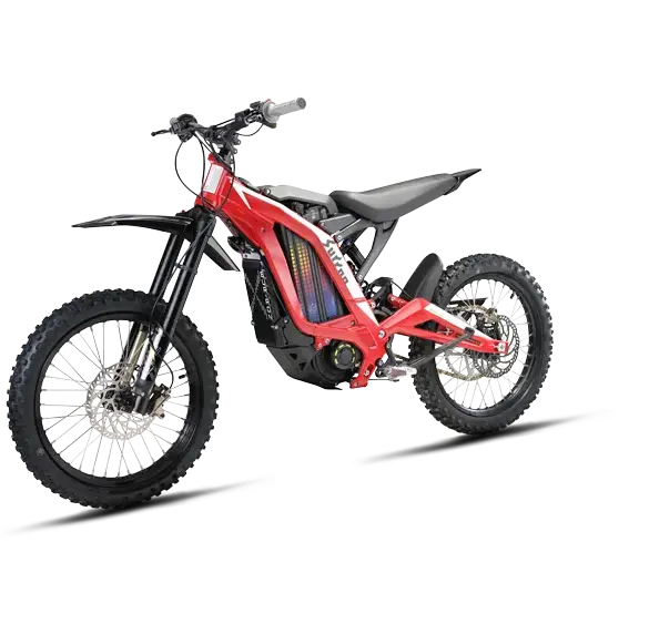 Elektro-Offroadbike Sur-Ron Light Bee S in Rot, Seitenansicht auf weißem Hintergrund.