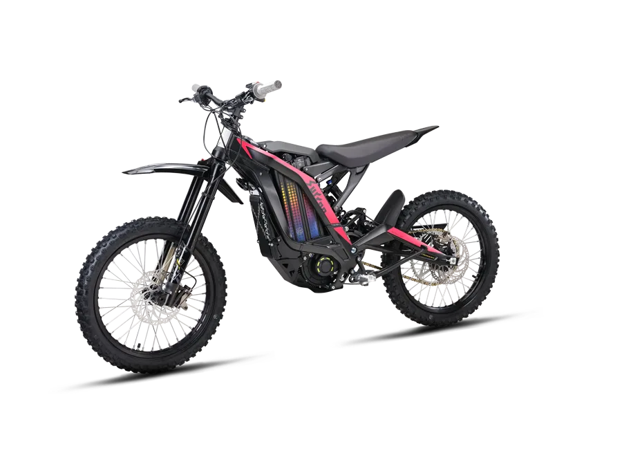 Seitenansicht der Sur-Ron Light Bee S, einem leichten Elektro-Offroadmotorrad für junge Fahrer