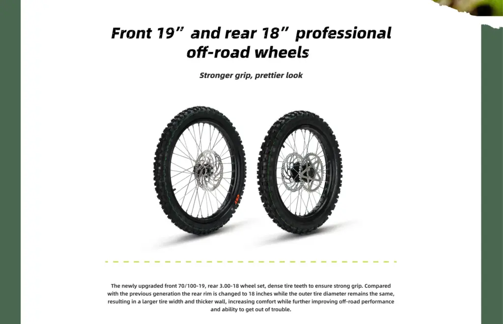 Zwei Offroad-Räder für die Sur-Ron Light Bee X mit Stollenreifen und Bremsscheiben