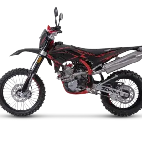 SWM RS 300 R Enduro-Motorrad, Seitenansicht, schwarz-rot, auf weißem Hintergrund