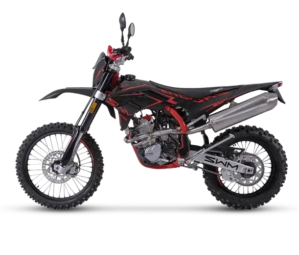 SWM RS 300 R Enduro-Motorrad, Seitenansicht, schwarz-rot, auf weißem Hintergrund