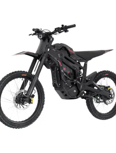 Elektro-Offroadbike Talaria Sting MX5 Pro mit 72V-Antrieb, grobstolligen Reifen und stabilem Aluminiumrahmen.