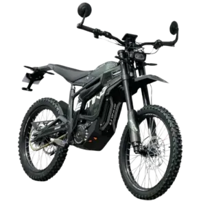 Elektrisches Dirtbike Talaria Sting R L1e in schwarzer Farbvariante, fotografiert schräg von vorne