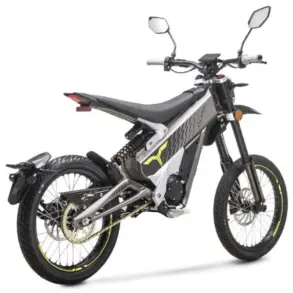 Elektrische Leichtenduro Talaria X3 L1E Road Legal, Seitenansicht im Studio