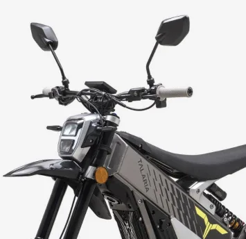 Talaria X3 L1E Road Legal in Nahaufnahme mit Spiegeln und Scheinwerfer