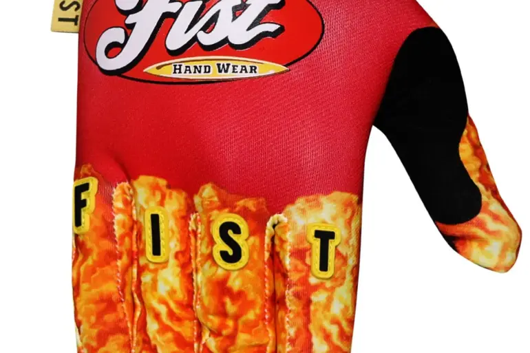 FIST Handwear CHICKEN FINGERS Handschuh mit Feuer-Design und FIST-Schriftzug auf den Fingern