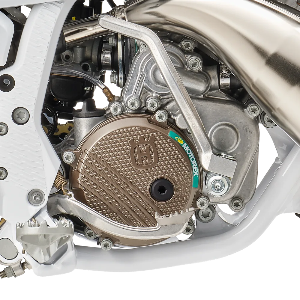 Nahaufnahme des Husqvarna TC 50 2027 2-Takt-Motors mit automatischer Kupplung