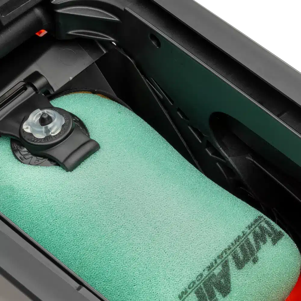 Nahaufnahme des Twin-Air-Luftfilters in der Airbox der KTM 65 SX 2027