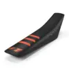 LIGHT RIB Seat Cover in Schwarz-Orange für Motocross und Enduro auf weißem Hintergrund