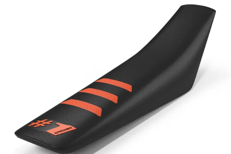 LIGHT RIB Seat Cover in Schwarz-Orange für Motocross und Enduro auf weißem Hintergrund