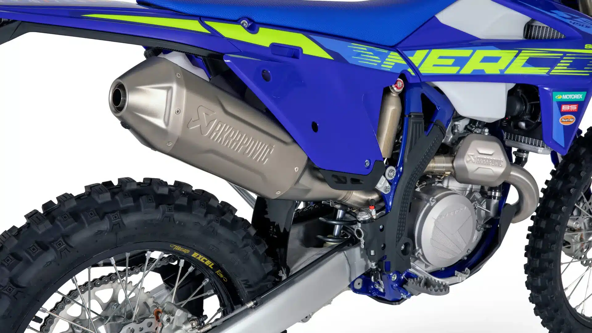 Motor und Auspuff der Sherco 450 SEF Factory 2026 aus der Nähe fotografiert