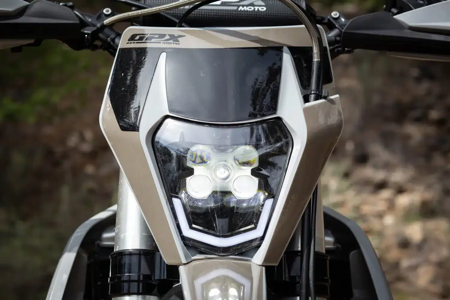 GPX TSE300R Enduro mit LED-Scheinwerfer, Frontansicht im Detail
