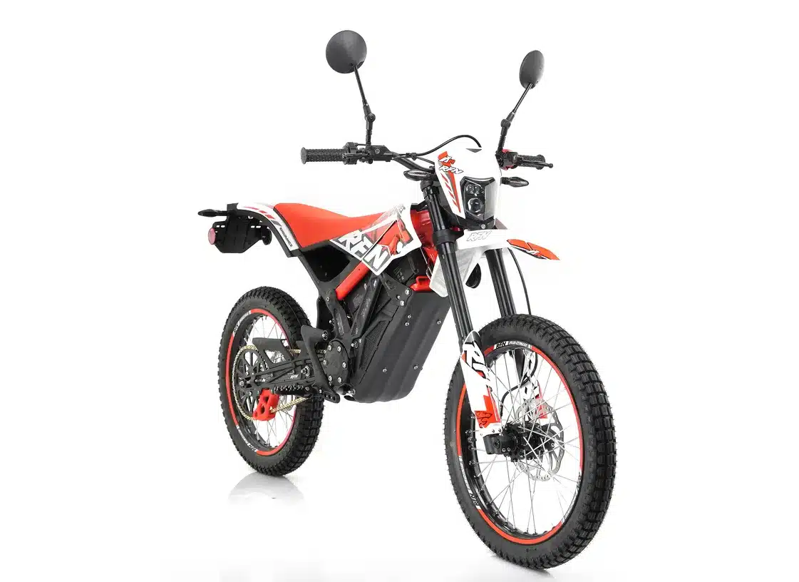Elektrisches Enduro-Motorrad RFN ARES ENDURANCE in Ansicht schräg von vorn.