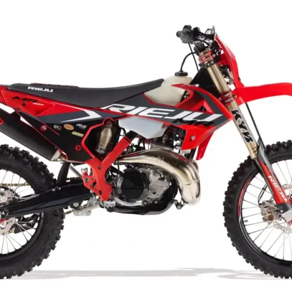 Rieju MR PRO 300i 2026 in Seitenansicht mit Offroad-Ausstattung