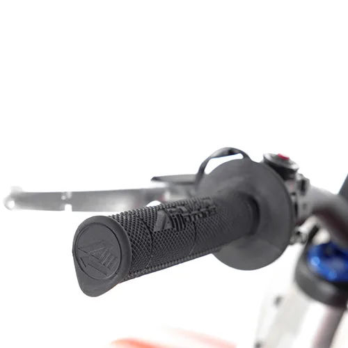 Detailansicht des Lenkers mit Lenkergriff und Armatur einer RXF Freeride 150cc Pitbike