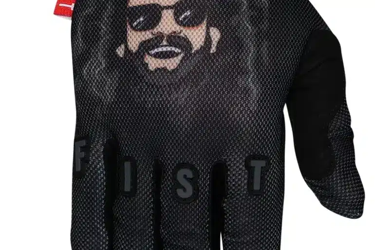 Produktfoto des Breezer Gypsy Hot Weather Glove mit auffälligem Gesichtsmotiv auf der Oberhand und FIST-Schriftzug auf den Fingern.
