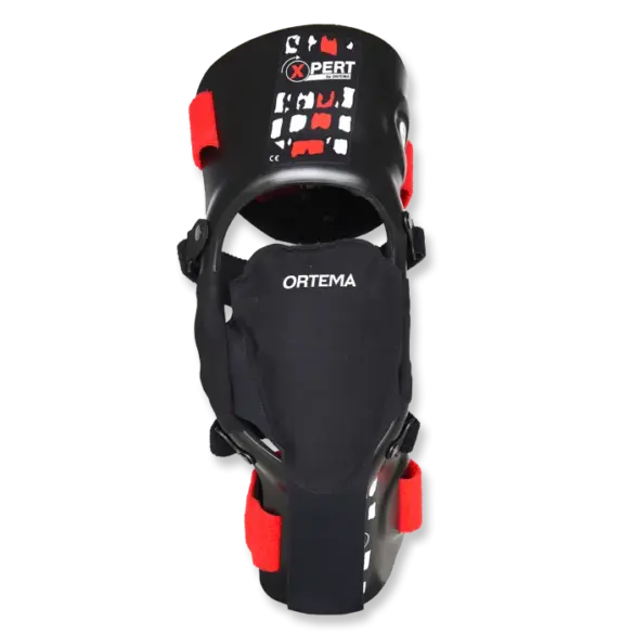 X-PERT Knee Brace Adventure Knieorthese mit schwarzem Design, roten Akzentriemen und integriertem Knieschutz von Ortema