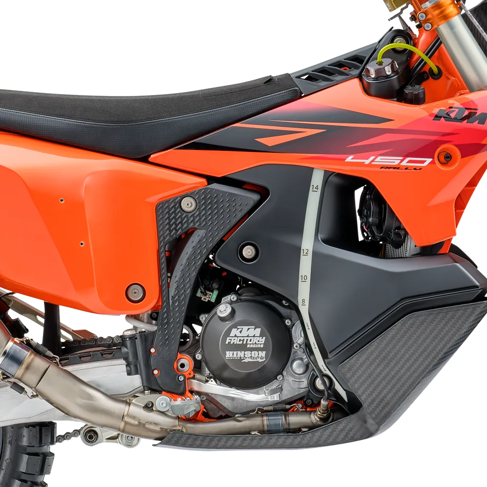 Nahaufnahme des Motors und Rahmens der KTM 450 RALLY REPLICA 2027