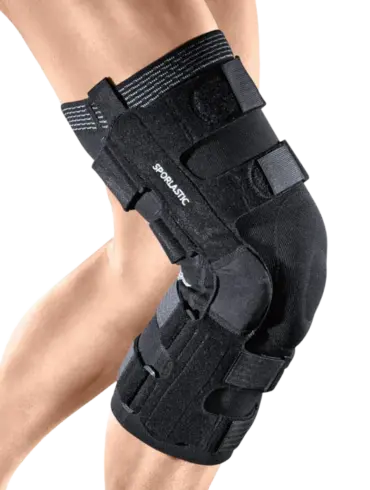Knie mit angelegter schwarzer Orthese, seitliche Schienen, mehrere Gurte zur Stabilisierung