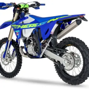 Sherco 250 SE FACTORY 2026 Enduro-Motorrad in Blau seitliche Rückansicht auf weißem Hintergrund