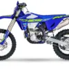 Sherco 500 SEF Factory 2026 als sportliche Enduro, Seitenansicht, blau-gelb, mit Offroad-Technik.
