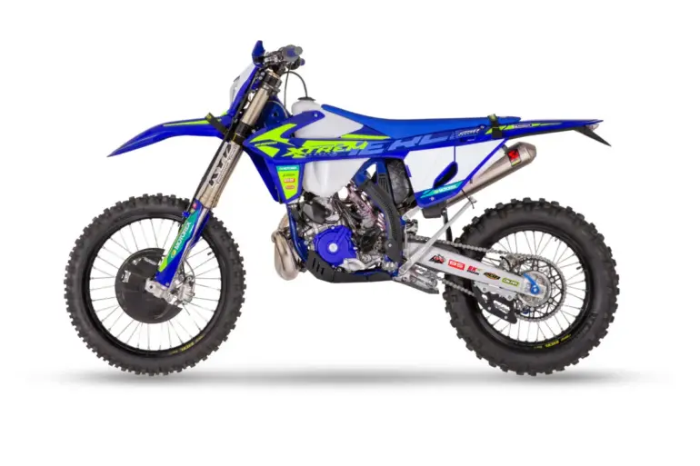 Sherco 250 SE Xtrem 2026 in Seitenansicht, ausgestattet mit Hard-Enduro-Komponenten und markantem Dekor