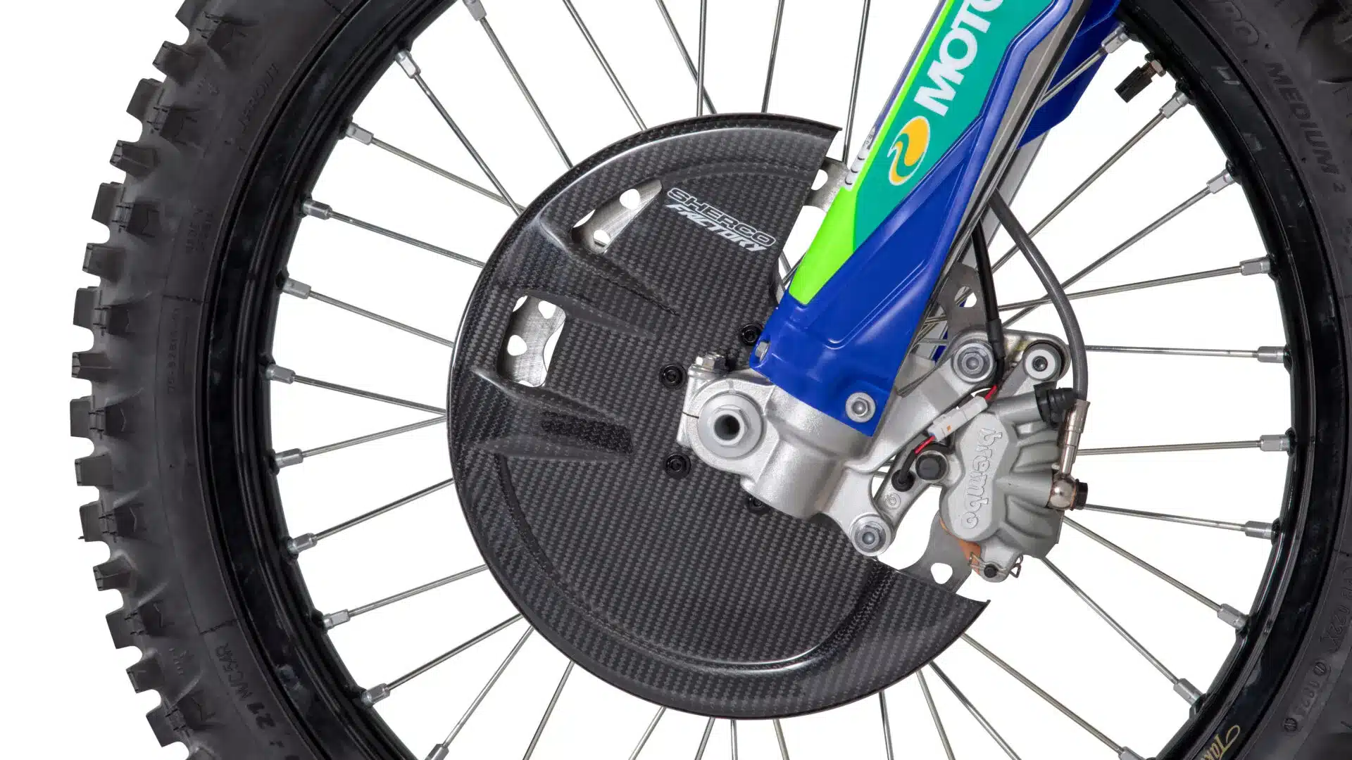 Vorderrad mit schwarzem Carbon-Bremsscheibenschutz und Brembo-Bremssattel einer Sherco Enduro