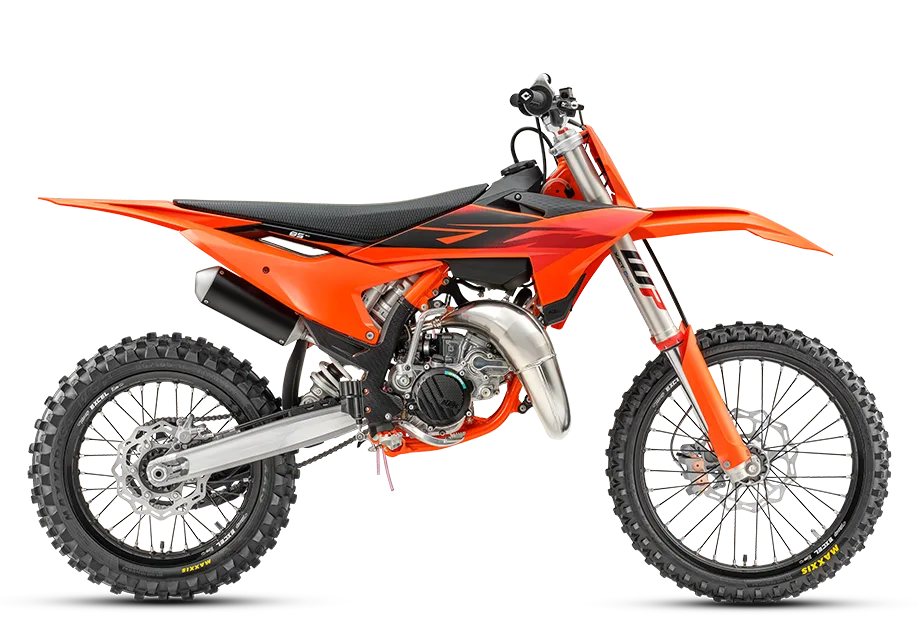 KTM 85 SX 19/16 Motocross-Motorrad in Seitenansicht auf weißem Hintergrund