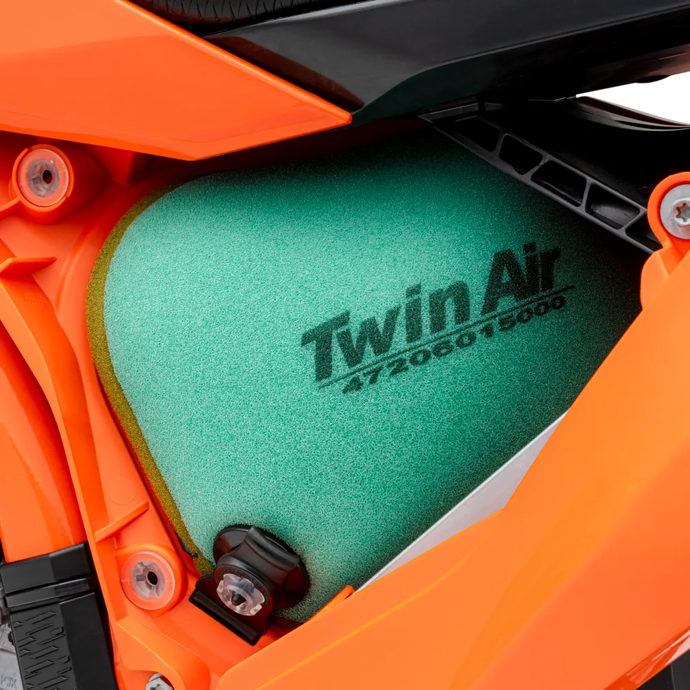 Nahaufnahme des Twin Air-Luftfilters in der 2027 KTM 450 SX-F
