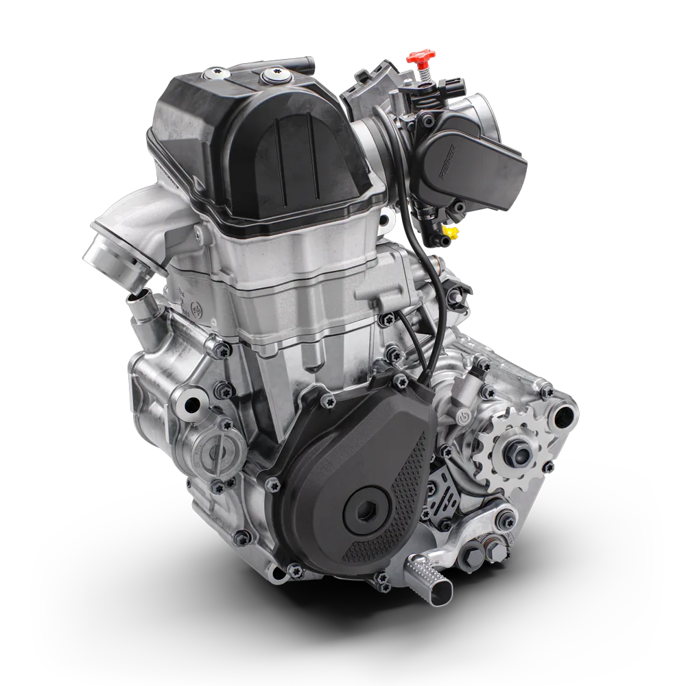 Einzylinder-Viertaktmotor der KTM 450 SX-F 2027, freigestellt vor neutralem Hintergrund.