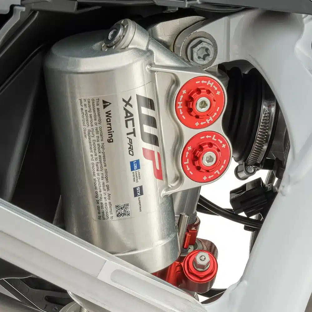 Detailaufnahme des WP XACT Pro Federbeins an der Husqvarna FC 250 Factory Edition 2026