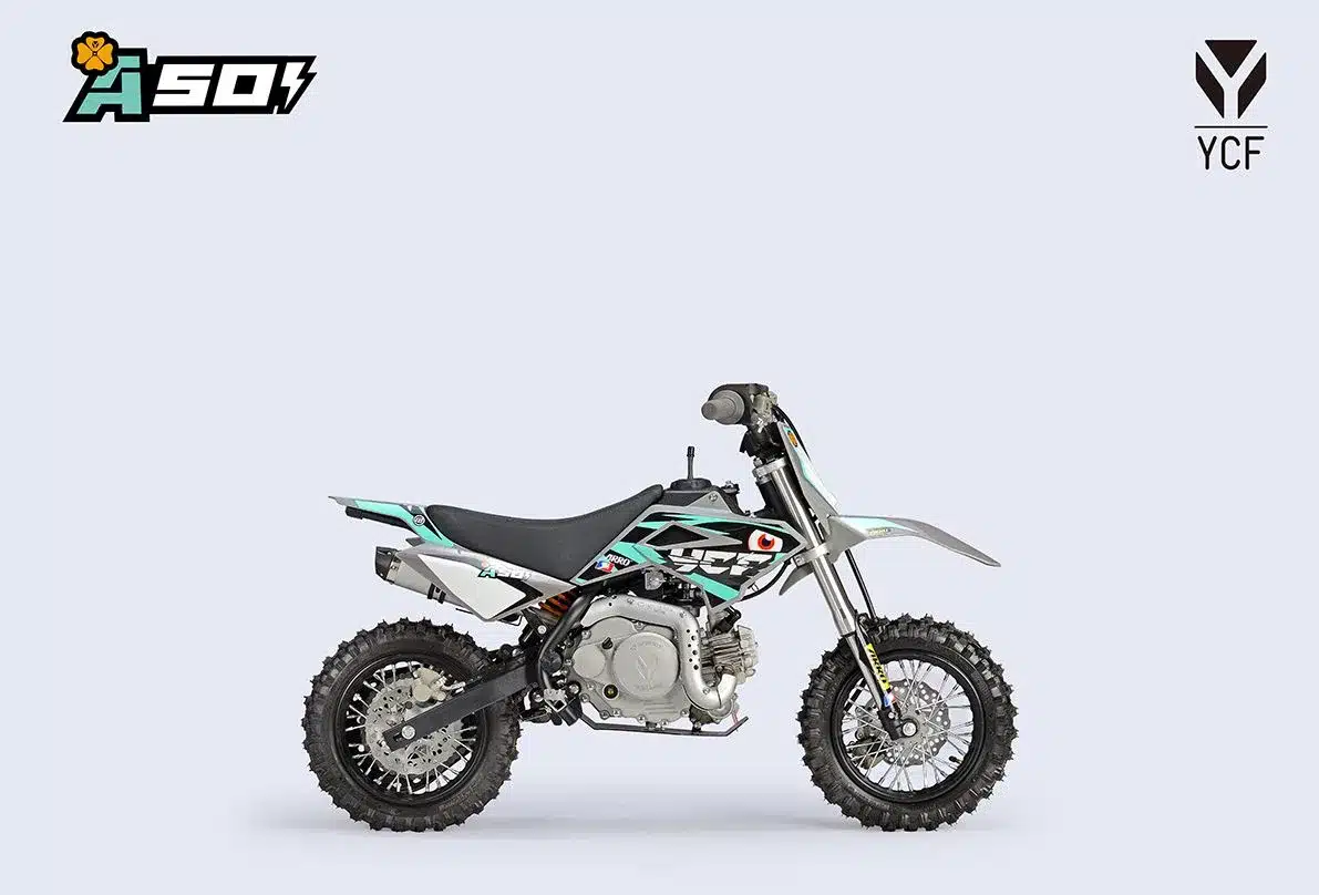 Seitenansicht einer YCF 50AE 2026 Kinder-Motocross Maschine auf hellem Hintergrund