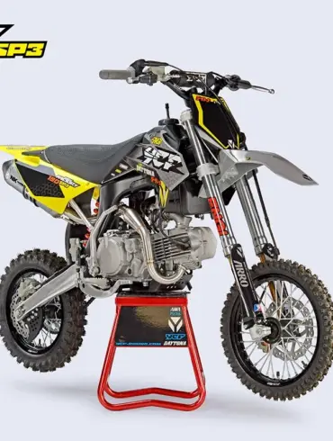 YCF Factory SP3 190 Daytona 2026 Offroad-Pitbike auf Montageständer im Studio, Seitenansicht.