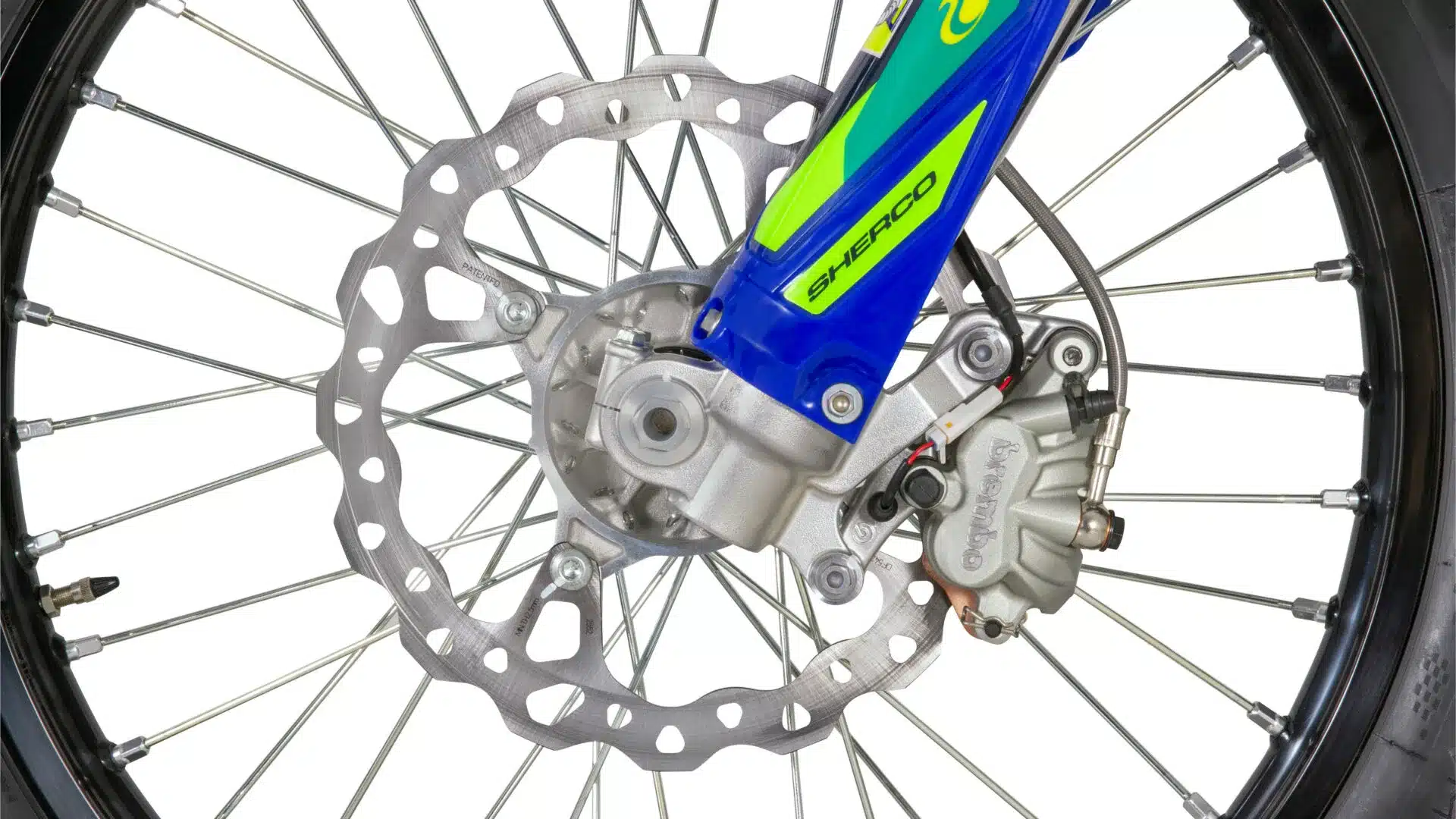 Vorderradbremse mit Brembo-Bremssattel und gelochter Bremsscheibe an einer Sherco 250 SE Factory 2027