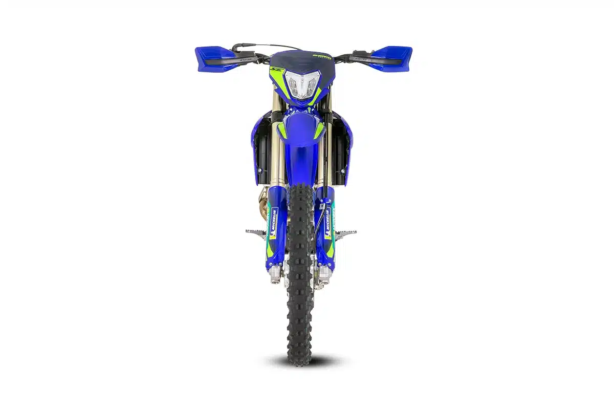 Sherco 250 SEF FACTORY 2027 Enduro-Motorrad Frontansicht auf weißem Hintergrund