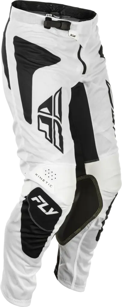Seitliche Ansicht der weißen Fly Racing Kinetic Mesh Sym Motorradhose mit schwarzen Verstärkungen und BOA Verschlusssystem